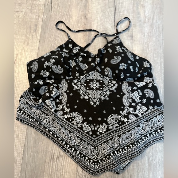 No Boundaries Tops - No boundaries Black paisley camisole top bandanna criss cross